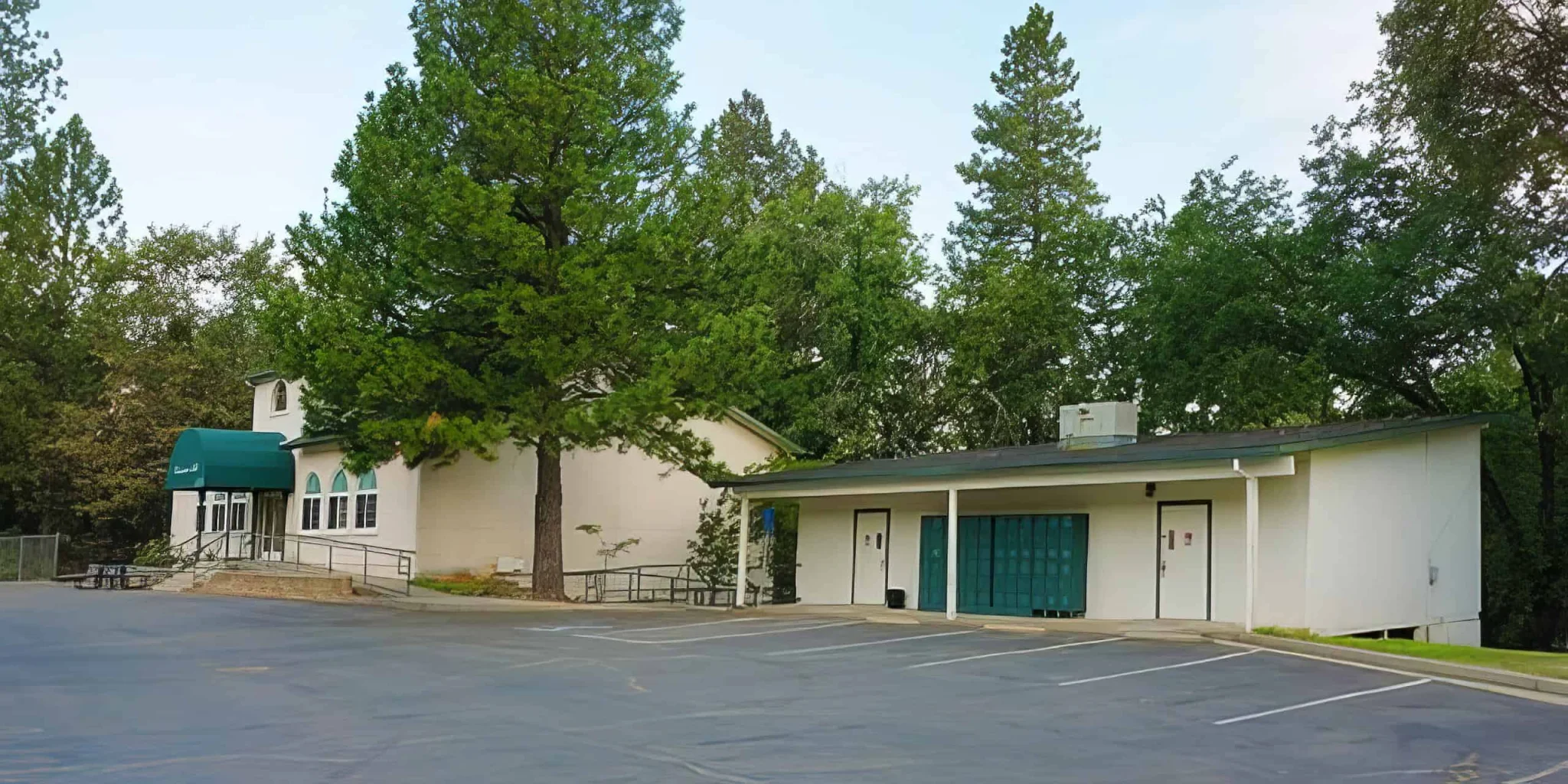 Modern El Dorado Adventist School building surrounded by greenery and trees.